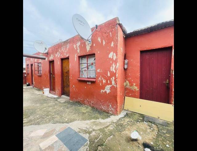 10 BEDROOM HOUSE FOR SALE IN ENTSHONALANGA